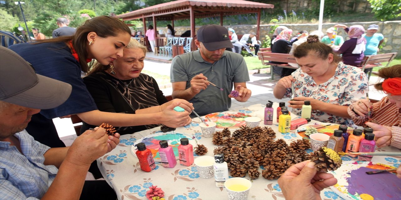 Kastamonu’daki bakım merkezinde engelli bireyler sanat ve sporla sosyalleşiyor