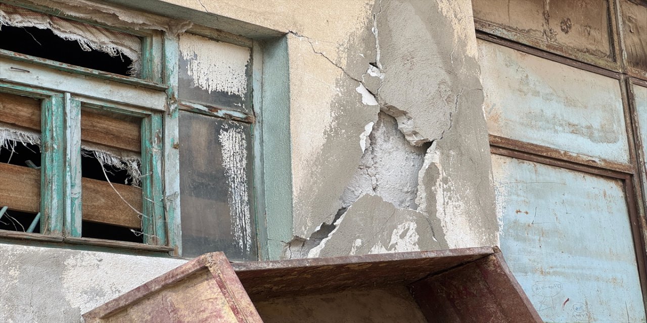 Kütahya Simav’da 5,4 büyüklüğünde deprem: İstanbul, İzmir ve Bursa dahil birçok ilde hissedildi, can kaybı yok