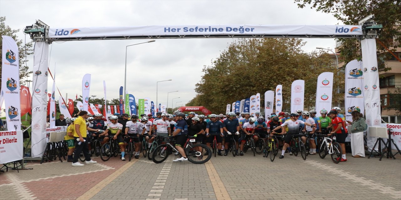 Yalova’da ilk kez düzenlenen Gran Fondo bisiklet yarışında 273 sporcu pedal çevirdi, parkurlara büyük ilgi oldu