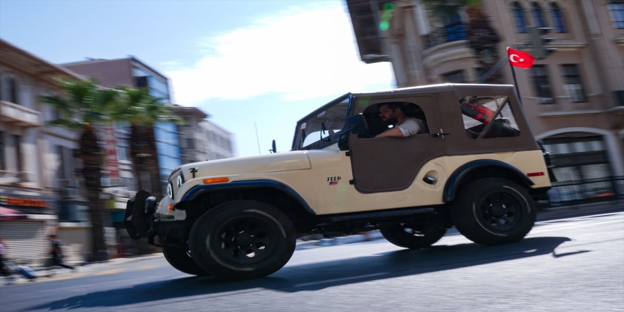 İzmir’de “Seçkin Beyefendiler Sürüşü” ile klasik otomobil tutkunları erkek sağlığına farkındalık için buluştu