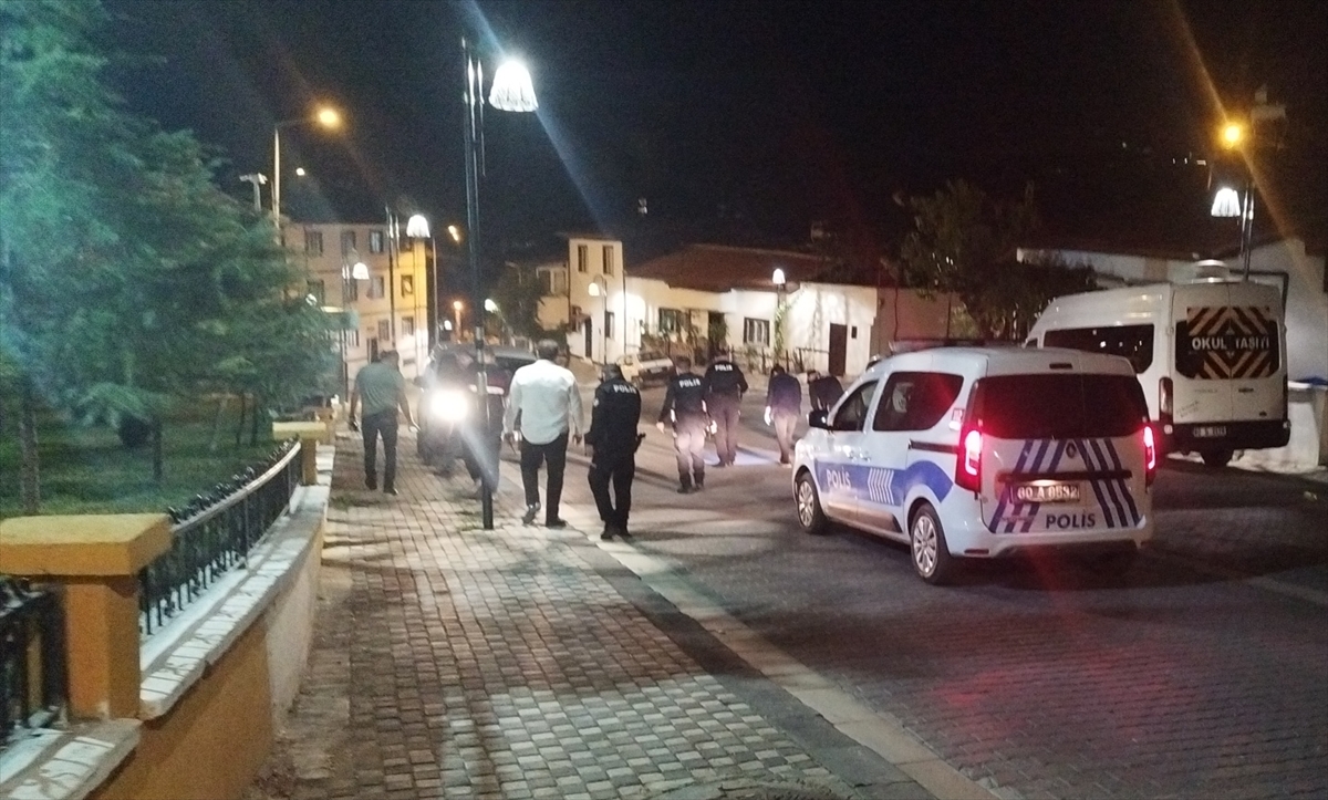 Tokat'ta sırtına yorgun mermi isabet eden motosiklet sürücüsü hastaneye kaldırıldı