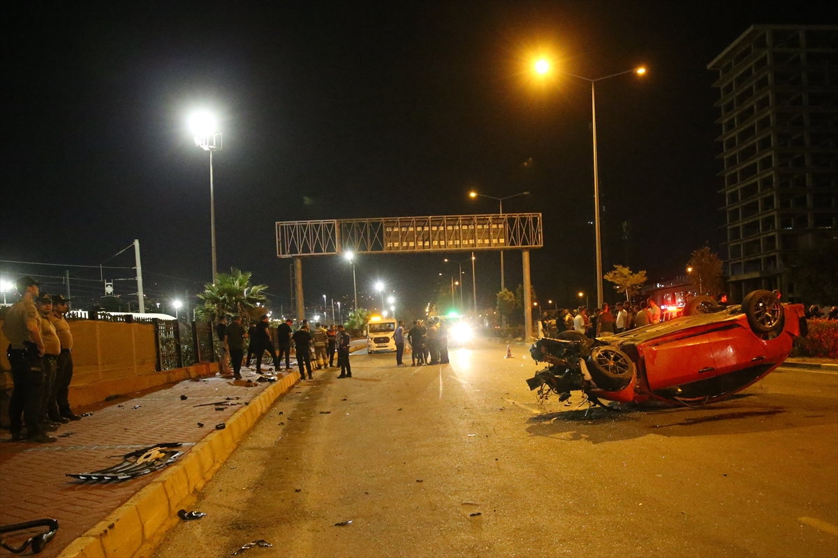 Hatay'da otomobilin yayalara çarptığı kazada 3 kişi ölü, 3 kişi yaralandı