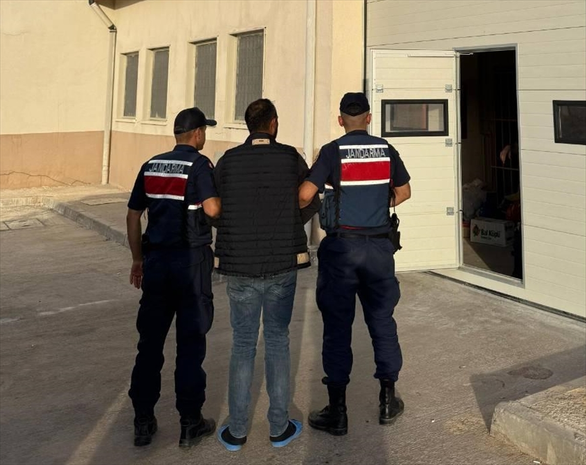 Kırşehir'de anne ve babasını öldürüp 2 akrabasını yaralayan zanlı tutuklandı