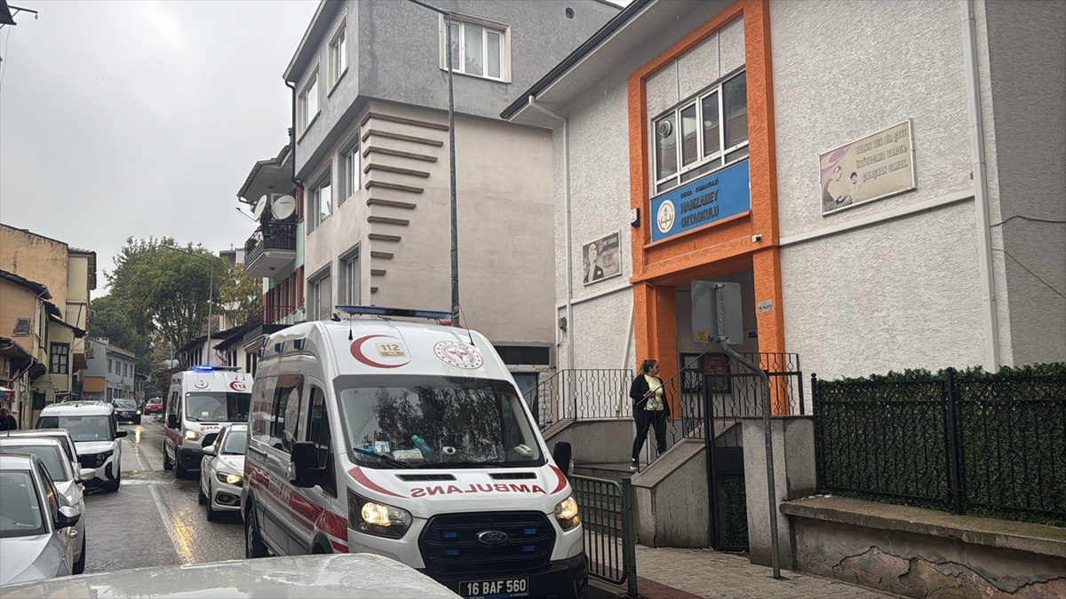 Bursa'da 6 öğrenci zehirlenme şüphesiyle hastaneye kaldırıldı