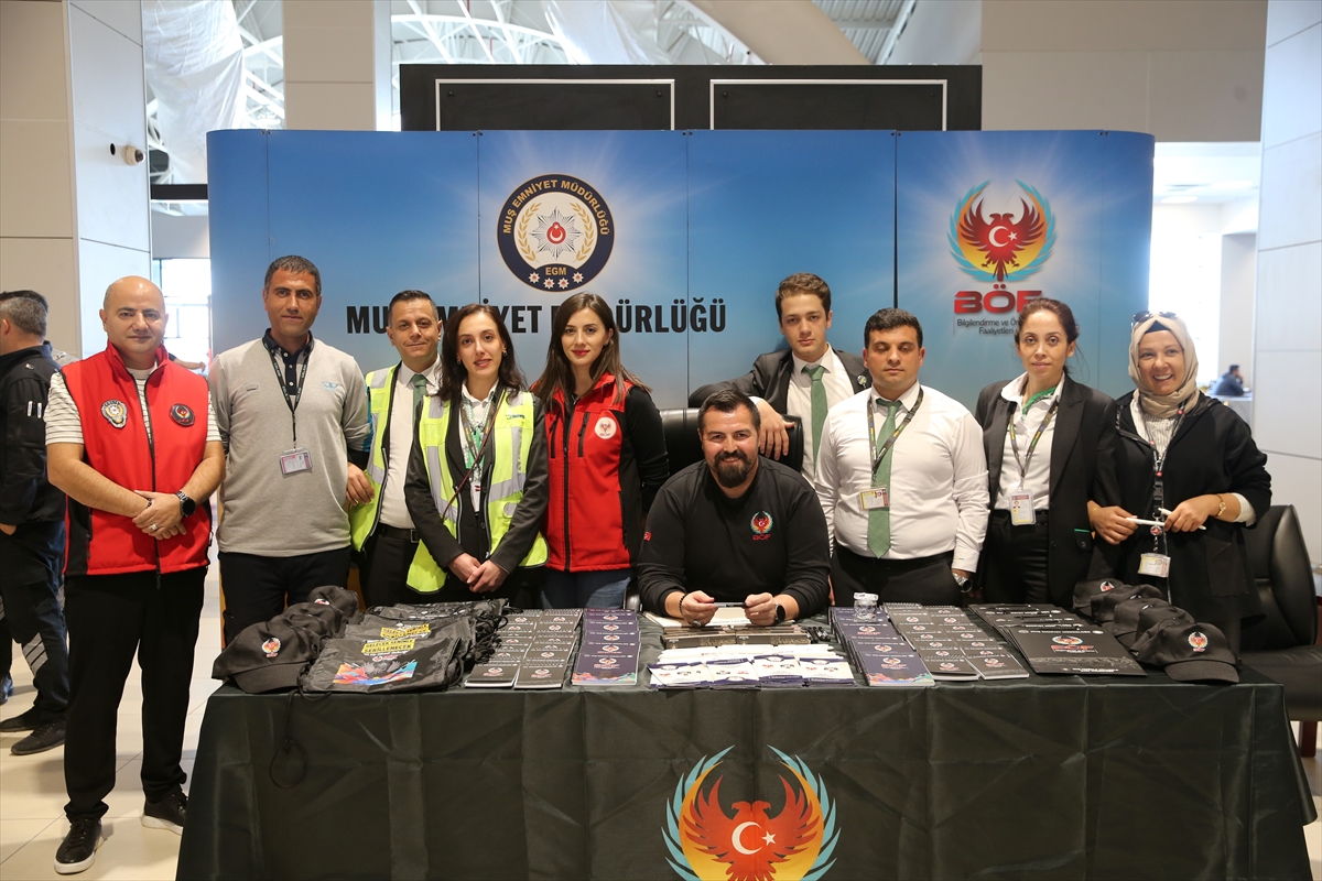 Muş'a gelen üniversite öğrencileri, polis ekiplerince bilgilendirildi