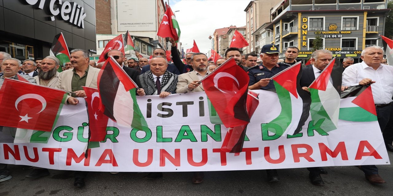 Nevşehir’de “Kararlılık Yürüyüşü” düzenlendi, Gazze’ye insani yardım ve abluka kırma çağrısı katılımcılardan yükseldi