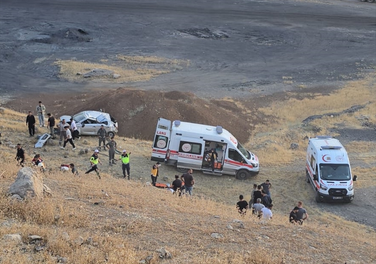 Şırnak'ta uçuruma yuvarlanan otomobildeki 1 kişi öldü, 1 kişi yaralandı