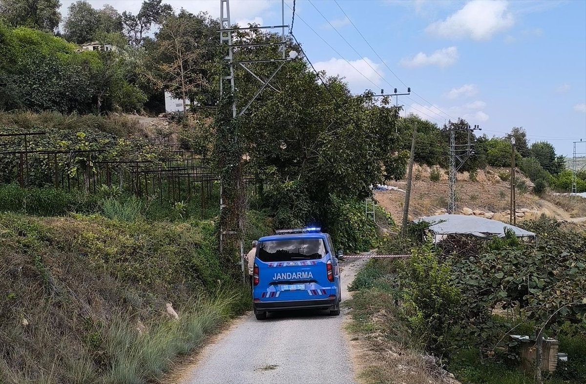 Mersin'de otomobil ile motosikletin çarpıştığı kazada 1 kişi öldü, 2 kişi yaralandı