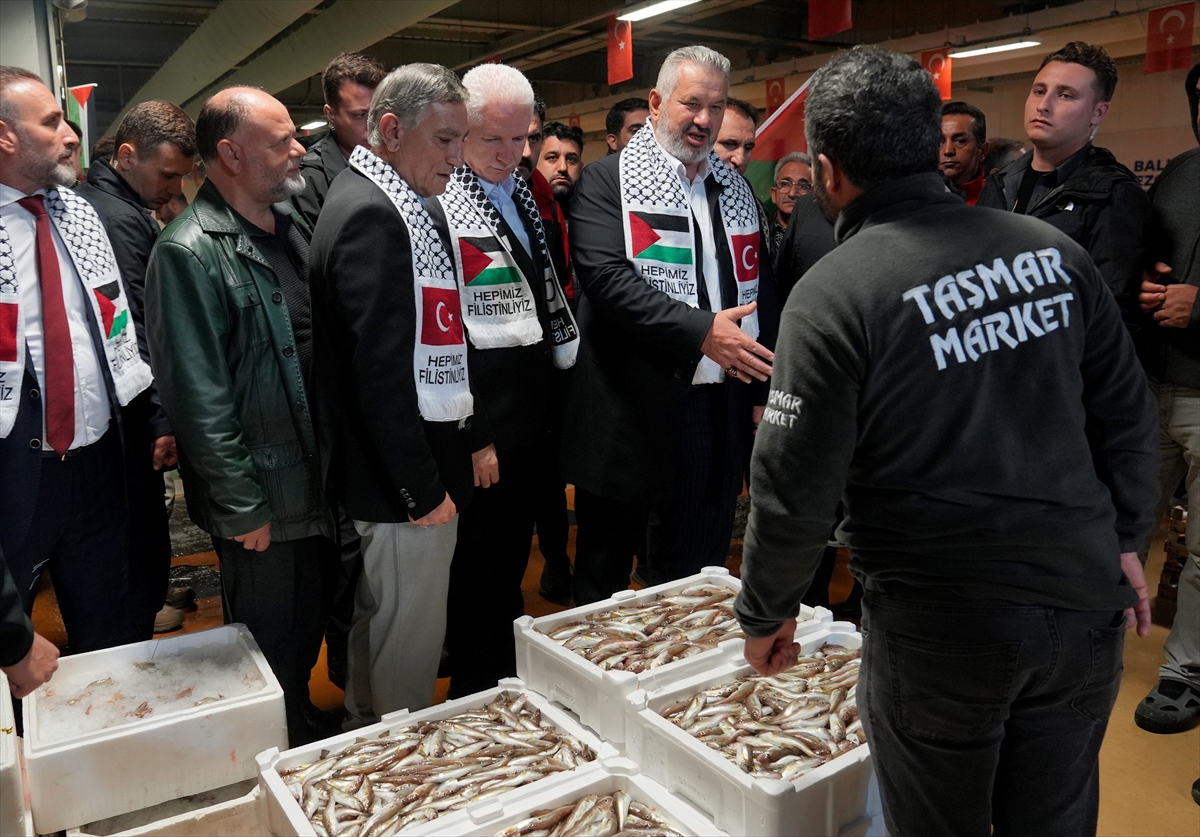 İstanbullu balıkçılar bir günlük hasılatını Gazze'ye bağışladı