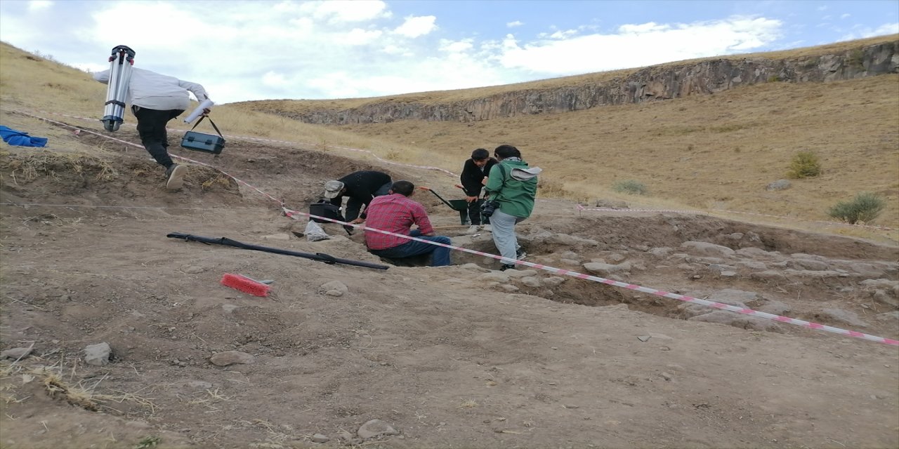 Erzurum Hınıs’taki 5 bin yıllık izler gün yüzüne çıkarılıyor
