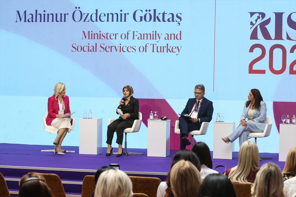 Bakan Göktaş, Sırbistan'da Kadın Konferansı kapsamında düzenlenen panelde konuştu
