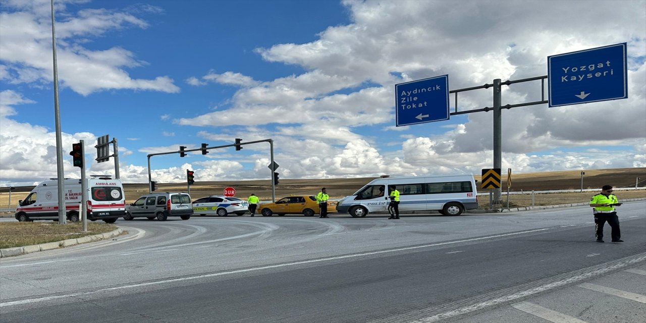 Çorum Alaca’da taksi ile elektrikli motosiklet çarpıştı: 1 yaralı