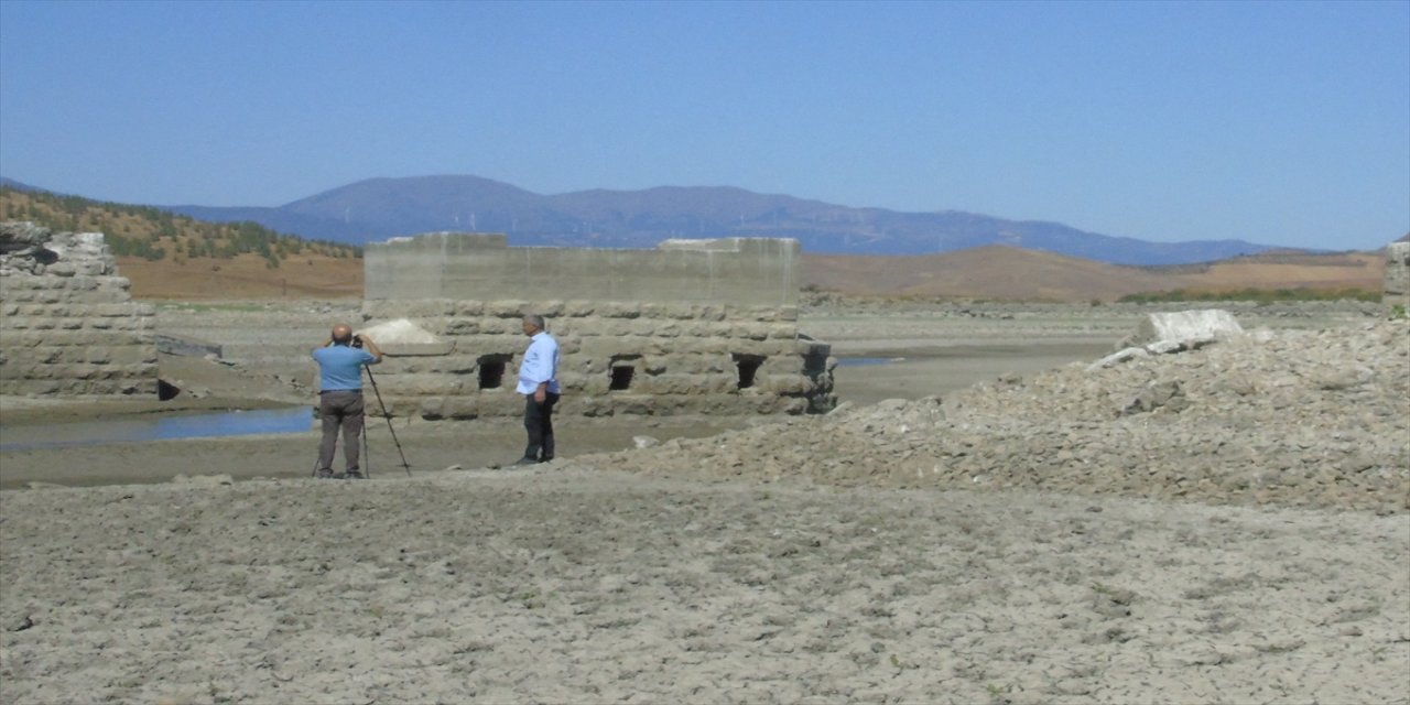 Gaziantep’te barajdaki sular çekildi, Hicaz Demiryolu üzerindeki tarihi köprü gün yüzüne çıktı