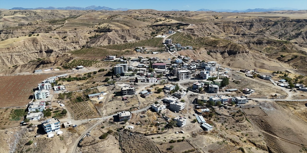 Siirt’in Aksöğüt köyünde tüm sakinlerin aynı soyadı taşıması nedeniyle karışıklık yeni nesle verilen farklı isimlerle çözülüyor