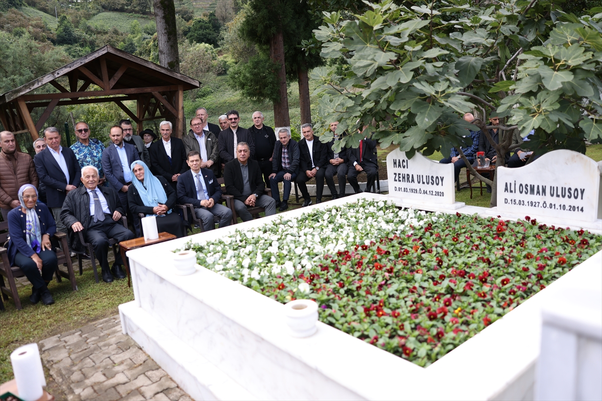Trabzonspor Kulübünün kurucu başkanı Ali Osman Ulusoy mezarı başında anıldı