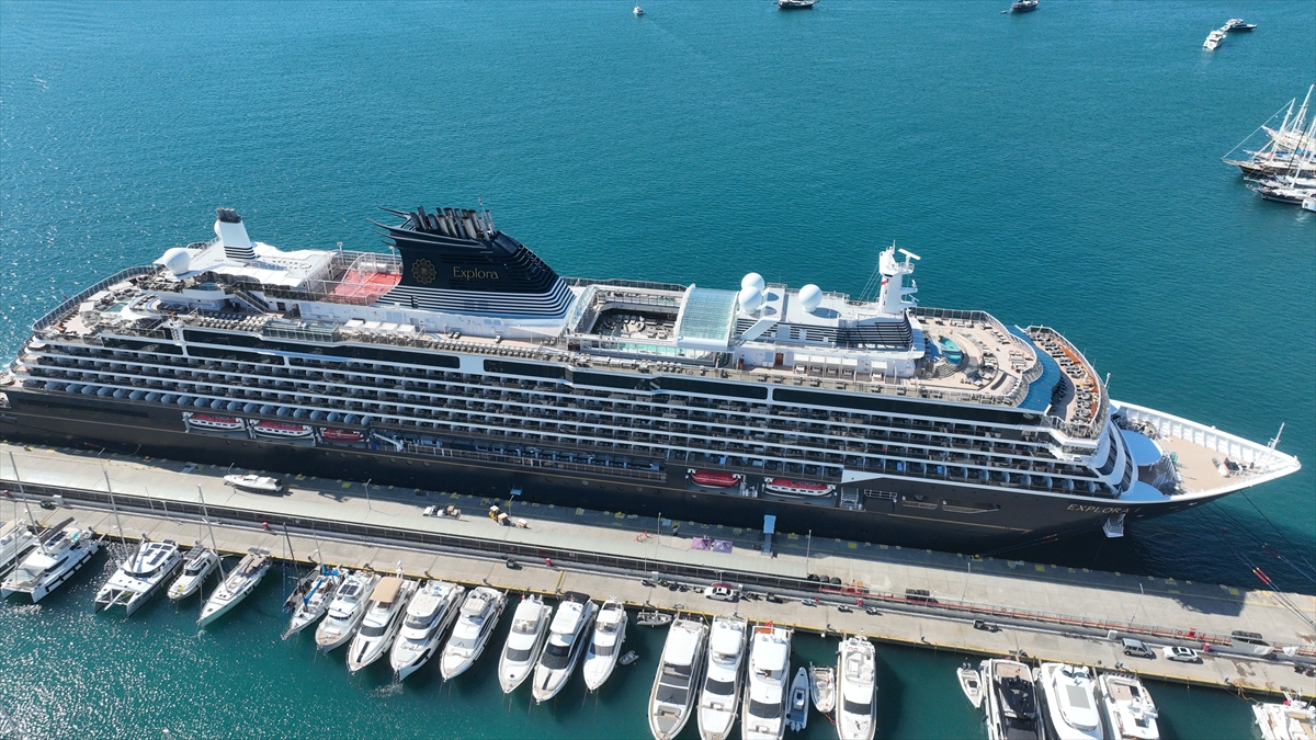 "Explora I" kruvaziyeri Marmaris'e 695 yolcu getirdi