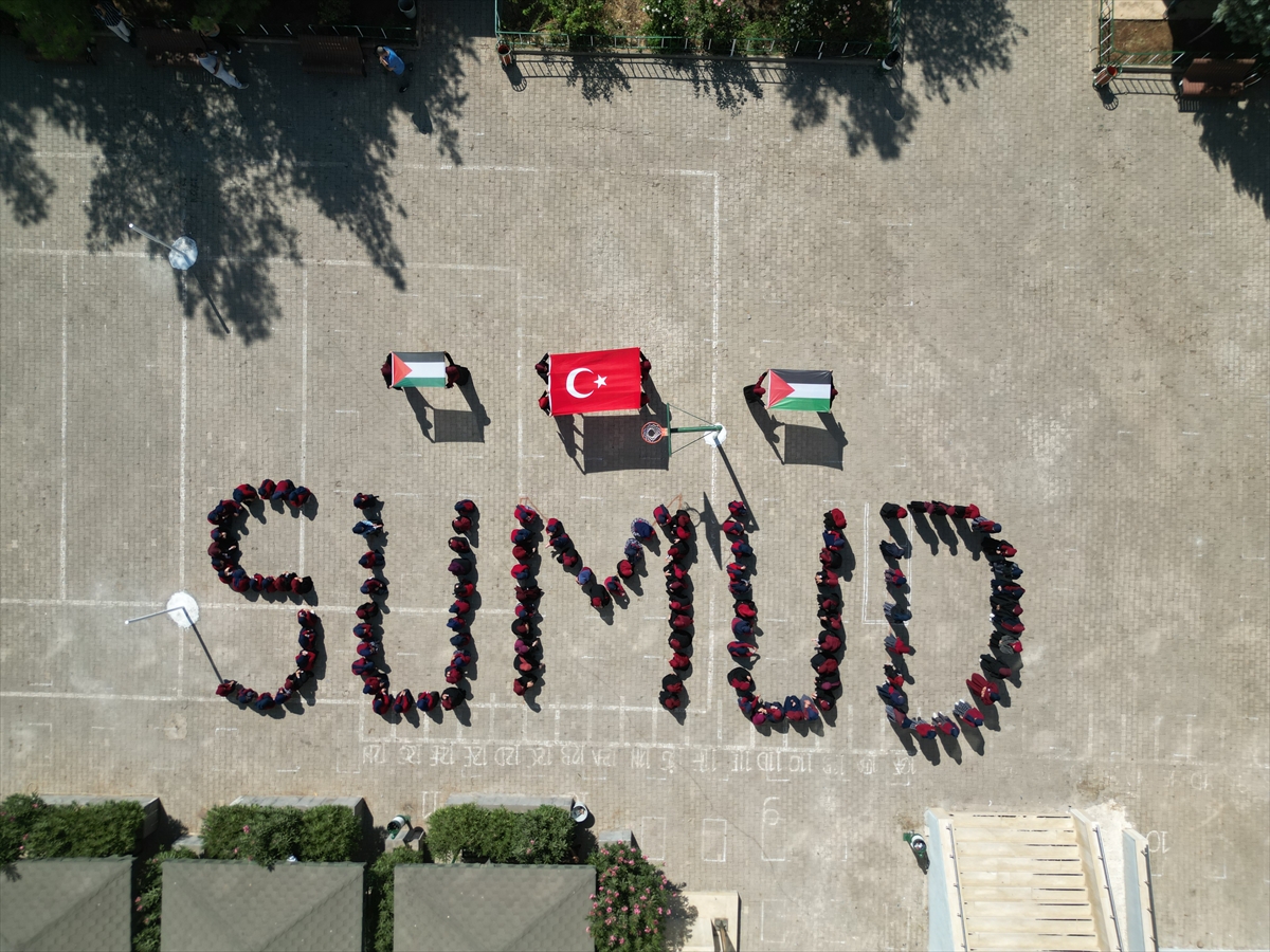 Şanlıurfa'da lise öğrencilerinden Küresel Sumud Filosu'na koreografili destek