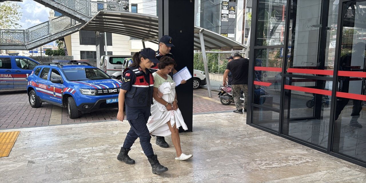 Alanya’da iş yeri ve minibüs kundaklandı: Zanlı tutuklandı