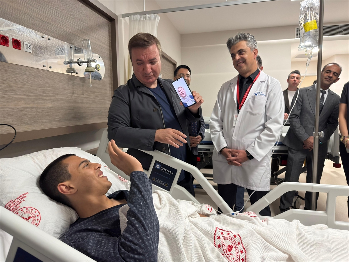 Erzincan Valisi Aydoğdu sosyal medyadan destek istenen hasta üniversiteliye ziyaret