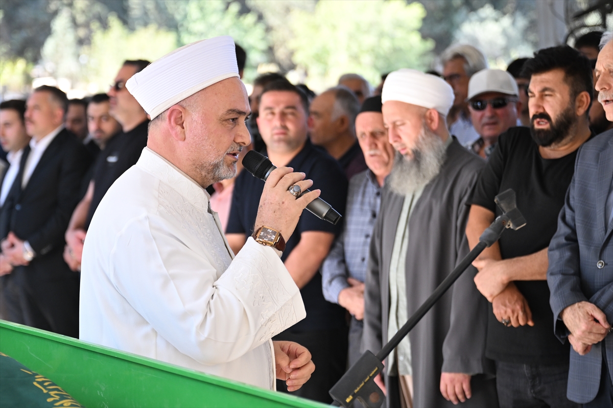 MHP Adana Milletvekili Ersoy'un annesinin cenazesi defnedildi