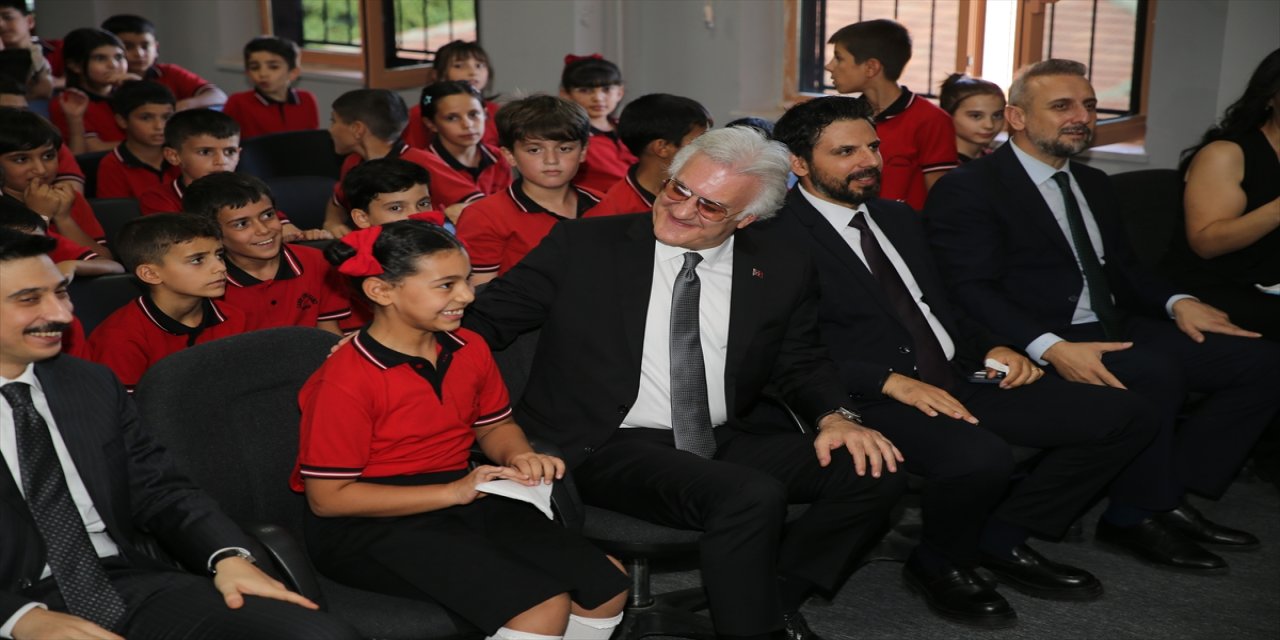 Diyarbakır’da öğrenci mektubuyla başlayan hayal, “Tamer Karadağlı Sahnesi”nin açılışıyla gerçeğe dönüştü