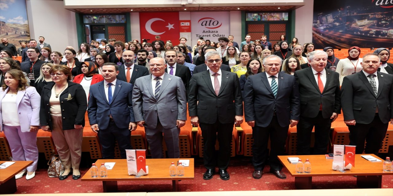 Sağlık Bakanı Memişoğlu: “Gençlerimiz bilgiye hızla erişiyor, analitik düşünceyle süzgeçten geçirmeli”