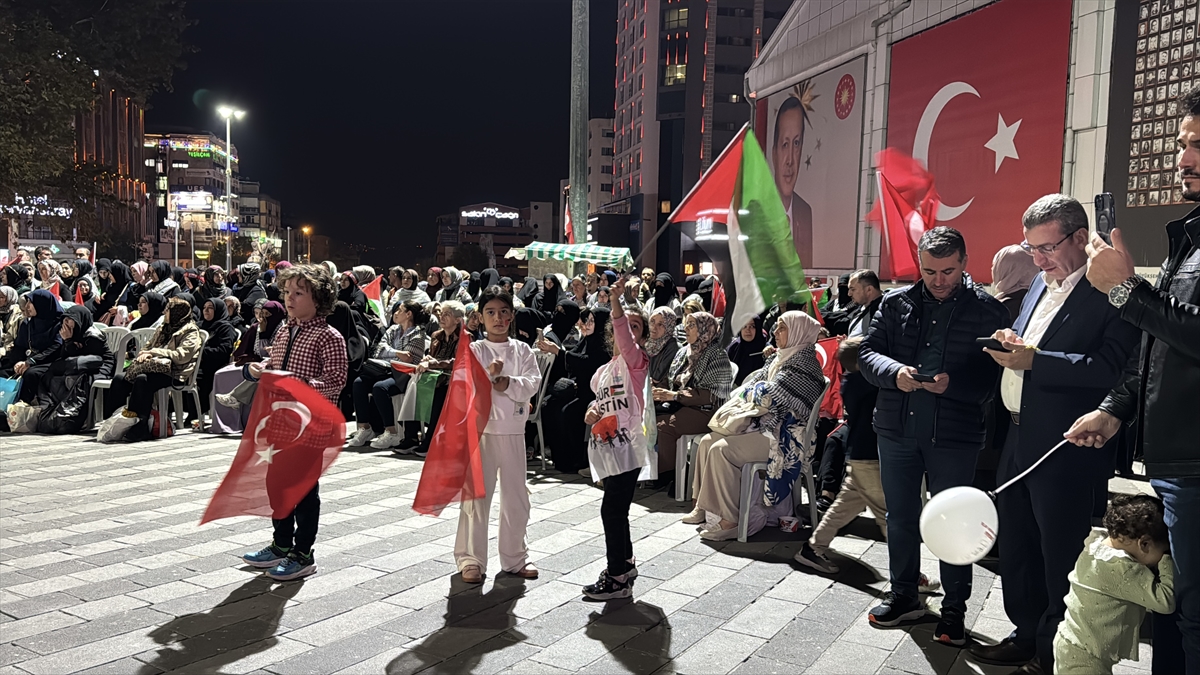 Bursa'da İsrail'in Küresel Sumud Filosu'na saldırıları protesto edildi