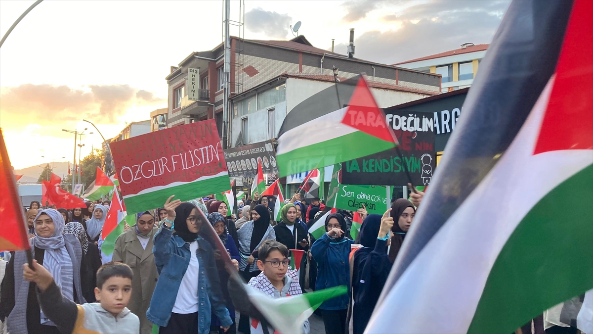 Burdur'da Küresel Sumud Filosu'na saldırı protesto edildi