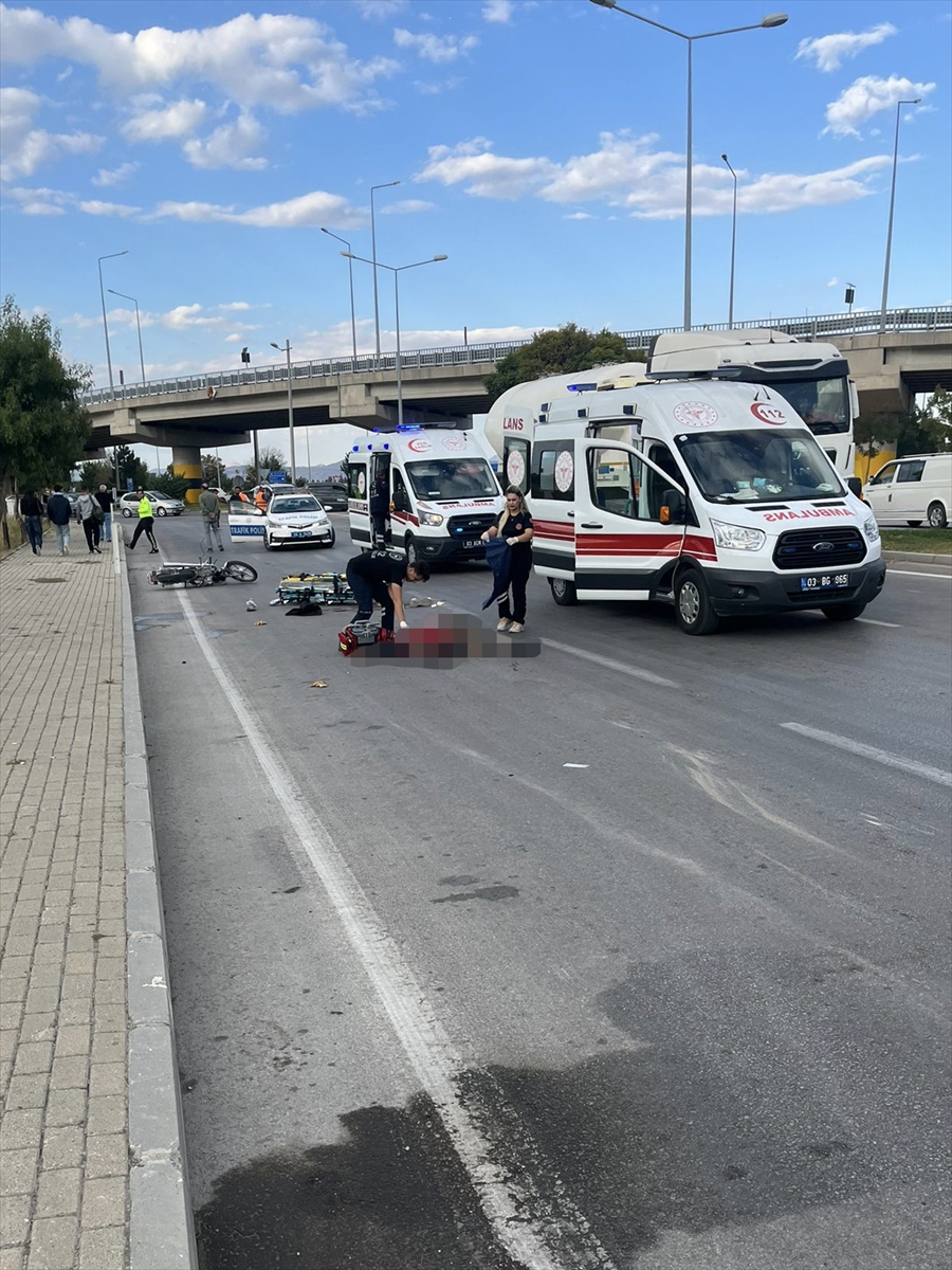 Afyonkarahisar'da tırın motosiklete çarpması sonucu 2 kişi öldü