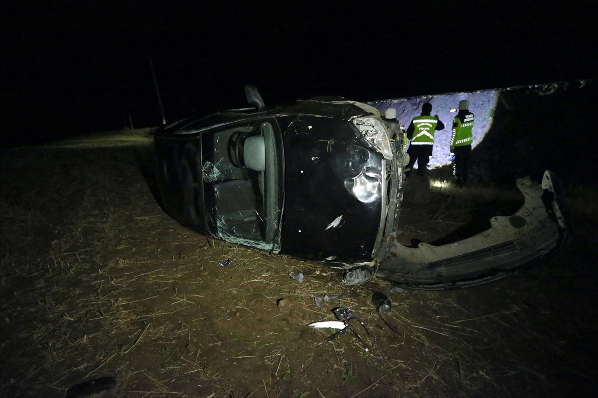 Kars'ta şarampole devrilen otomobildeki 4 kişi yaralandı