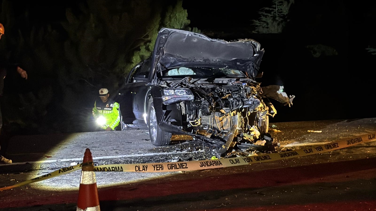 TBMM Milli Eğitim, Kültür, Gençlik ve Spor Komisyonu Başkanı Gürcan Eskişehir'de trafik kazası geçirdi