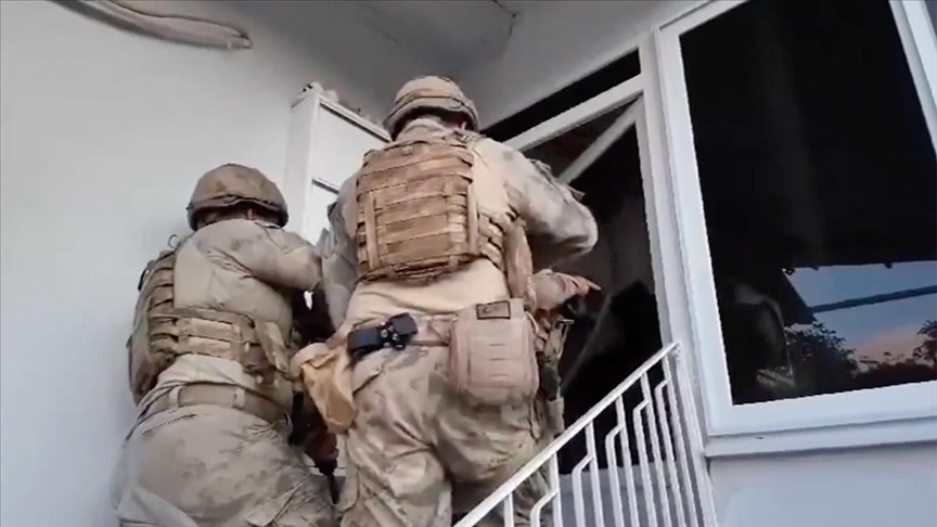 FETÖ'ye yönelik operasyonlarda yakalanan 64 şüpheli tutuklandı