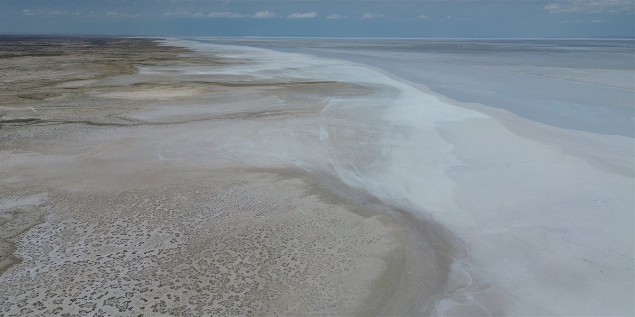 Kuraklık Tuz Gölü’nü küçültüyor: Flamingolar erken göç etti, biyolojik çeşitlilik tehlikede