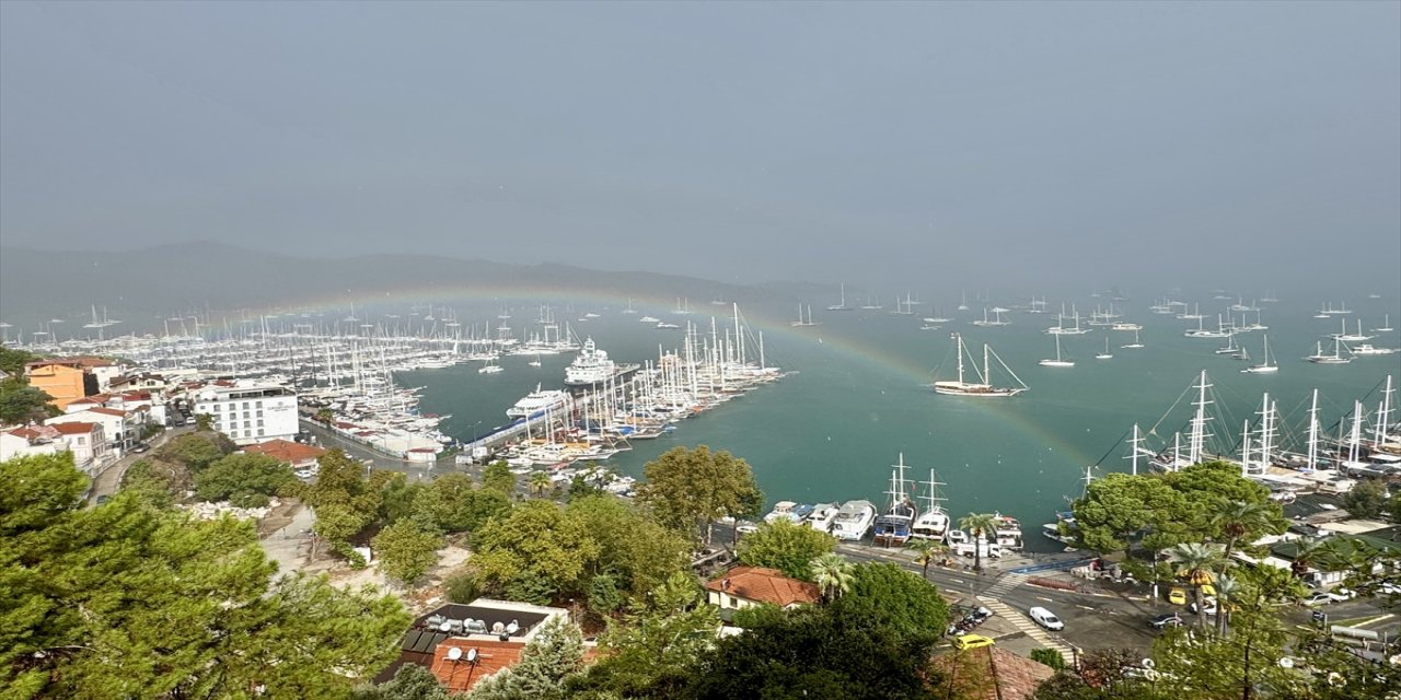 Muğla’da sağanak ve fırtına hayatı felç etti: Su baskınları, tekneler battı, gökkuşağı ortaya çıktı