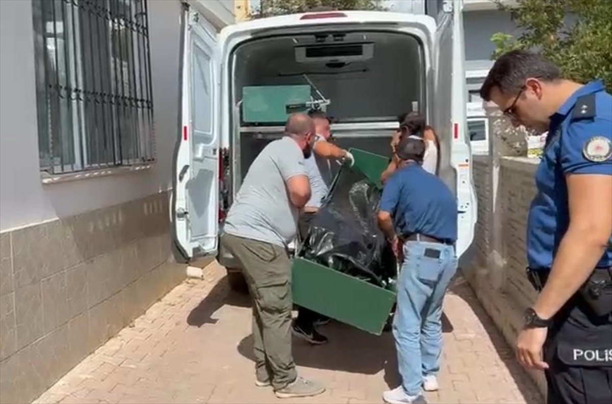 Antalya'da 10 gün önce cezaevinden çıkan kadın arkadaşının evinde ölü bulundu