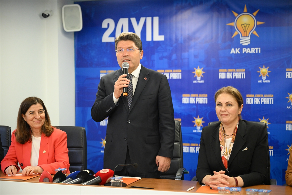 Anayasayı, darbecilerin yazmış olması bile tek başına değiştirmek için yeterli bir sebeptir.