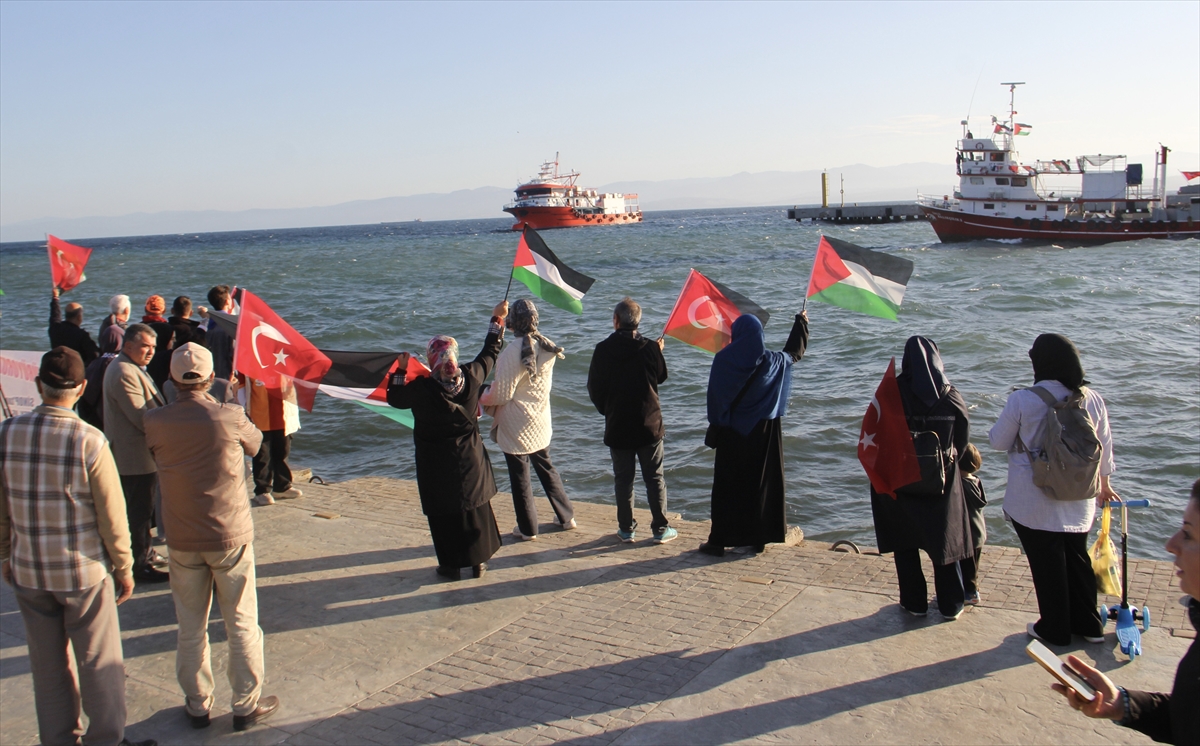 Sinop'ta balıkçı tekneleri Küresel Sumud Filosu'na destek için Karadeniz'e açıldı
