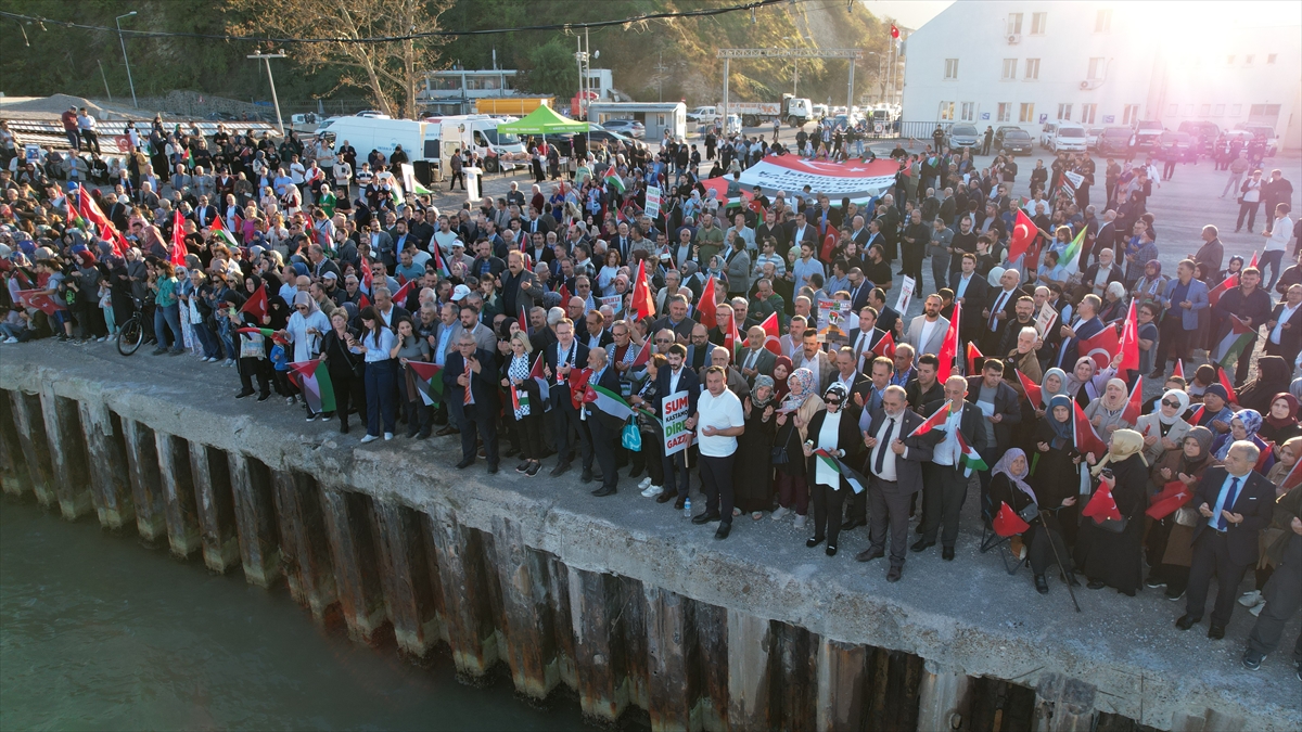 Kastamonu'da balıkçı tekneleri Küresel Sumud Filosu'na destek için Karadeniz'e açıldı