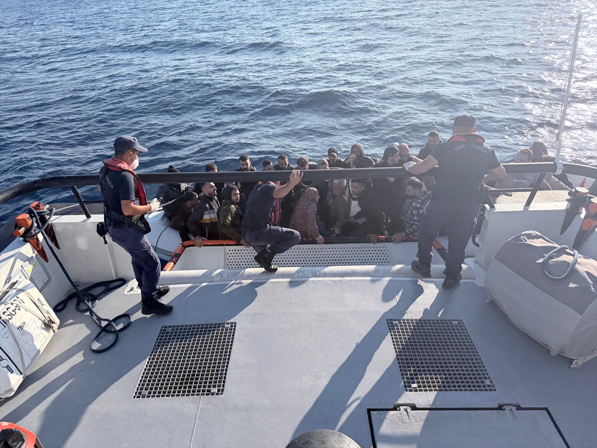 Bodrum açıklarında 35 düzensiz göçmen yakalandı