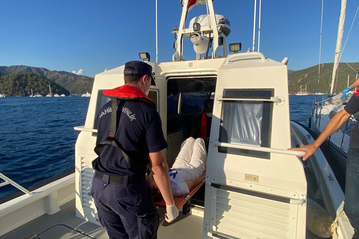 Fethiye açıklarında yatta yaralanan kişi tahliye edildi