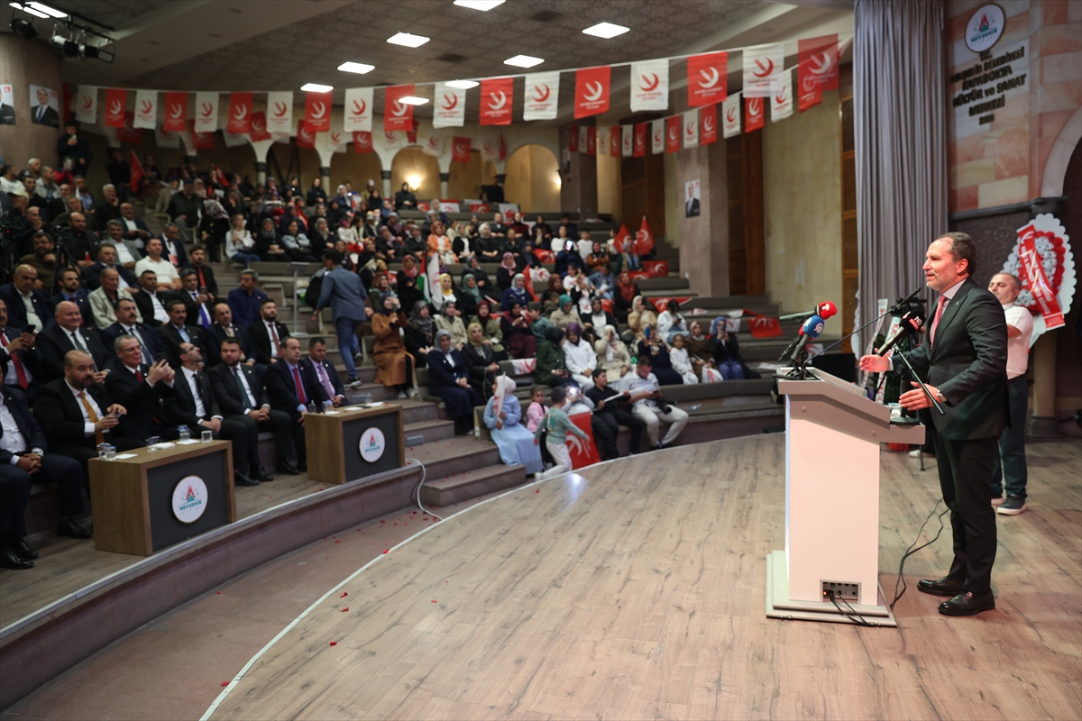 Yeniden Refah Partisi Genel Başkanı Erbakan, partisinin Nevşehir il kongresine katıldı