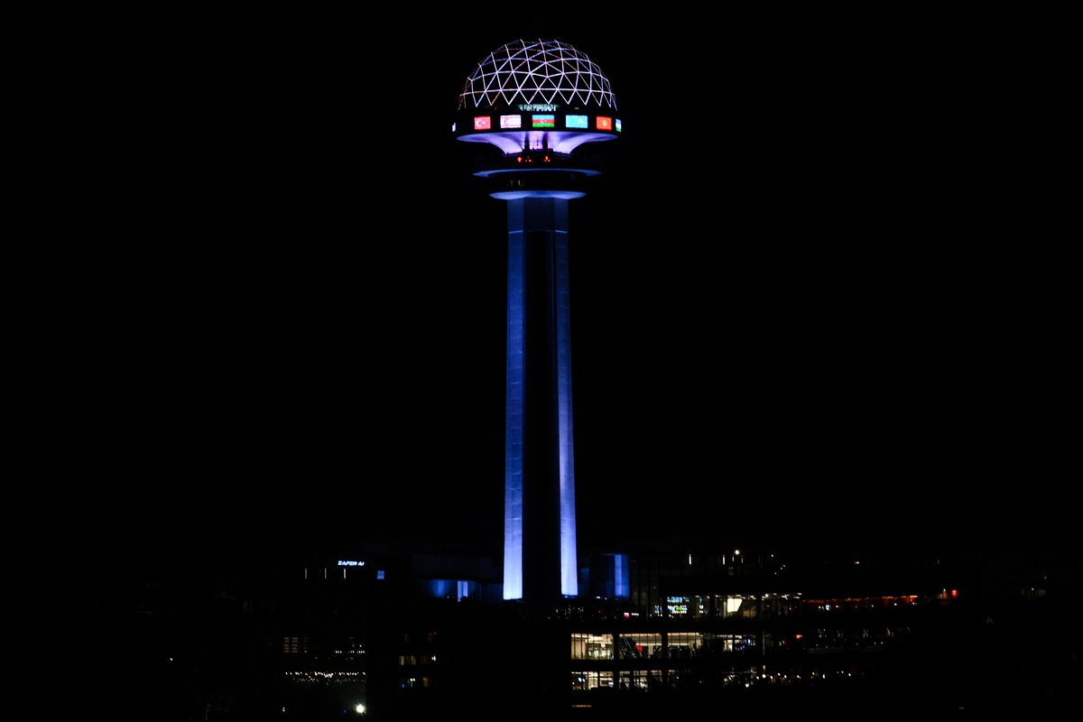 Türk Devletleri İşbirliği Günü'nde İstanbul ile Ankara'daki bazı köprü ve binalar turkuaz renge büründü