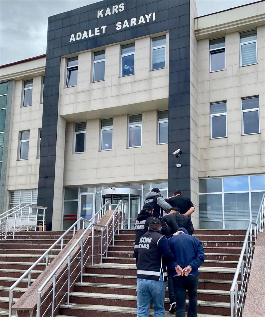 Kars'ta yasa dışı silah ticareti operasyonunda 3 şüpheli tutuklandı