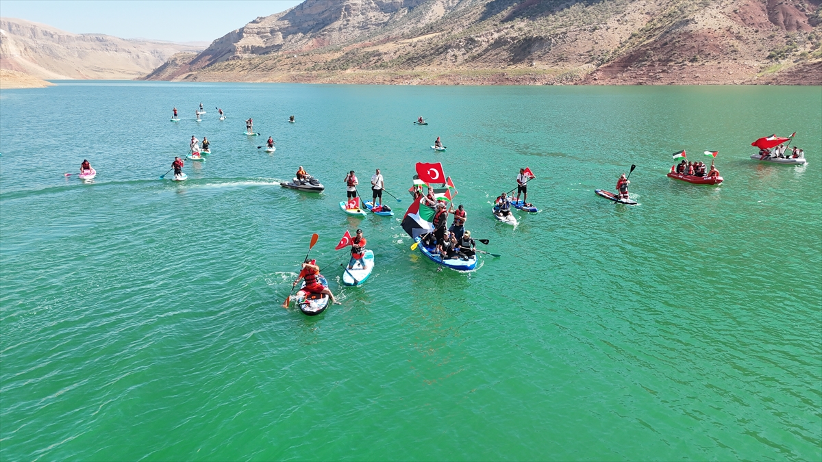 Siirt'te Küresel Sumud Filosu'na destek amacıyla Botan Çayı'na açıldılar