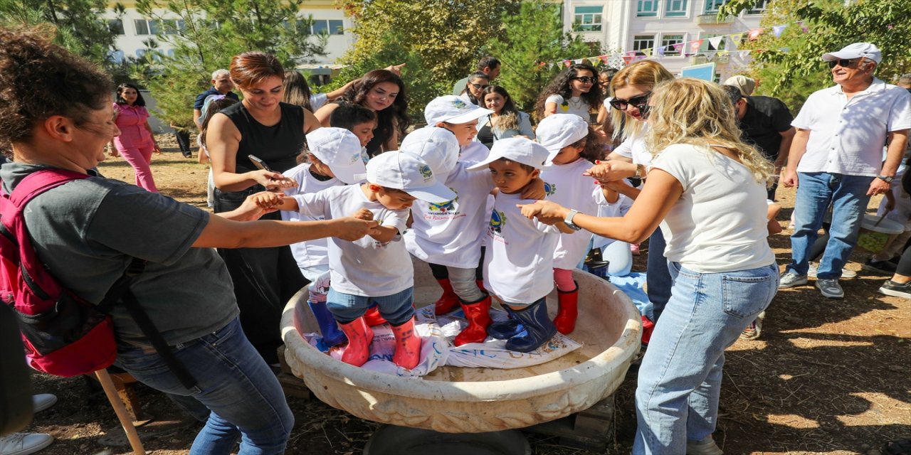 Diyarbakır’da anaokulu öğrencileri bağ bozumu etkinliğiyle doğayı ve kültürü öğrendi