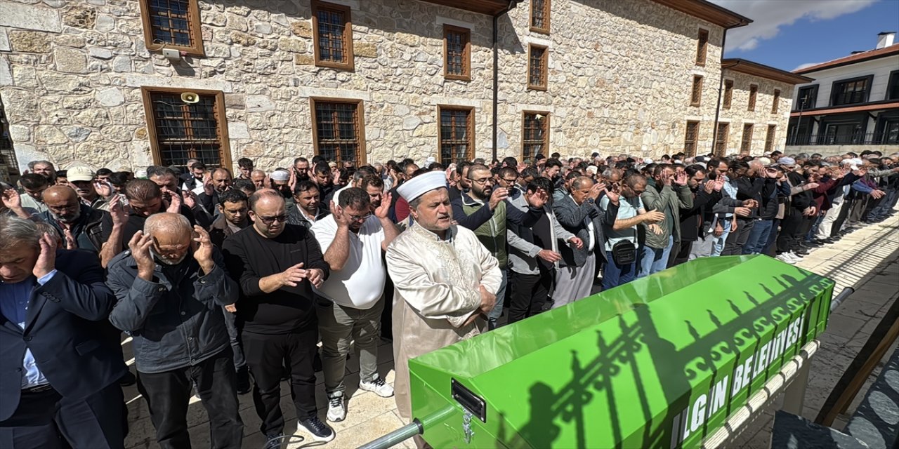 Konya’da trafik kazasında ölen kimya öğretmeni Mevlüt Külcü son yolculuğuna uğurlandı