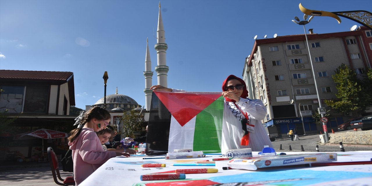Gümüşhane’de “Filistinli Çocuklar İçin Çiz” Etkinliği Düzenlendi, Gazze’ye Destek Mesajı Verildi