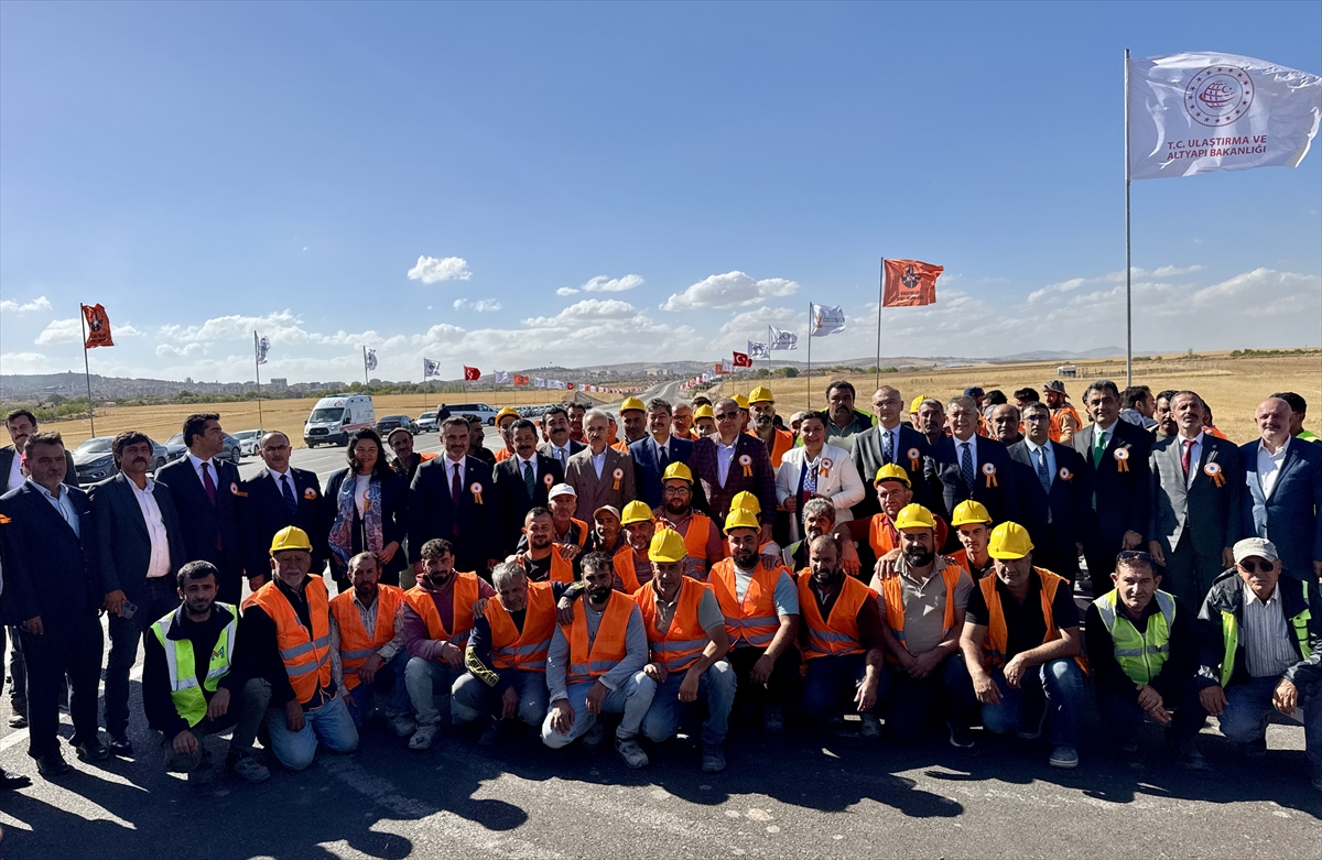 Kırşehir'de tamamlanan 3 kara yolu projesinin açılışı yapıldı