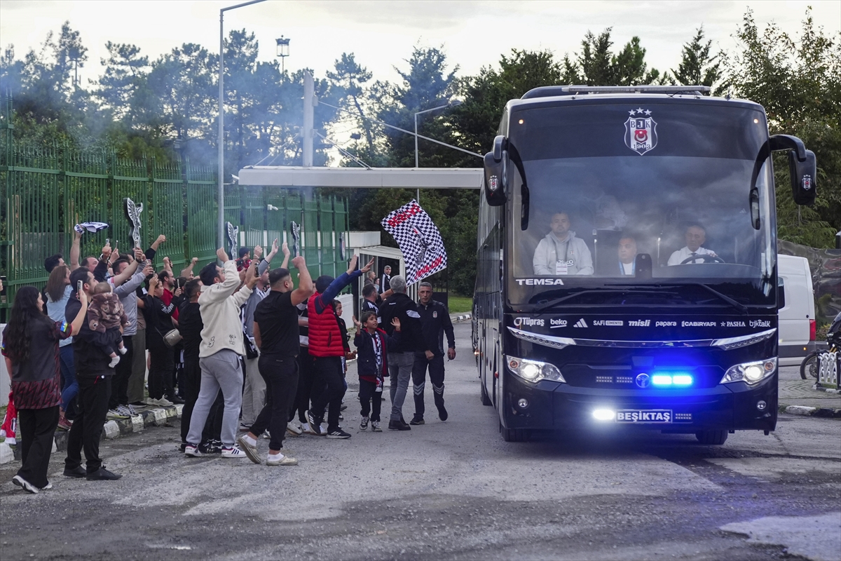 Beşiktaş, Galatasaray derbisi için RAMS Park'a hareket etti