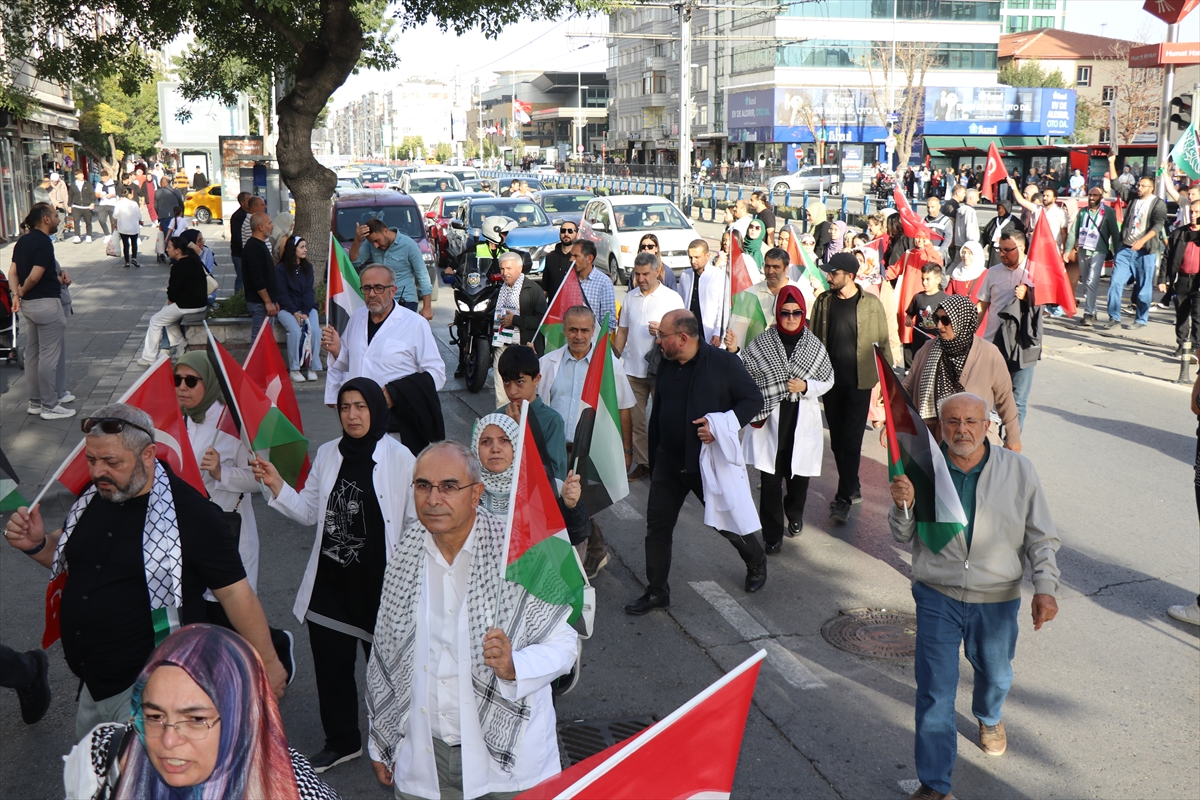 Kayseri'de sağlık çalışanları Gazze'ye destek için "vicdan yürüyüşü" düzenledi